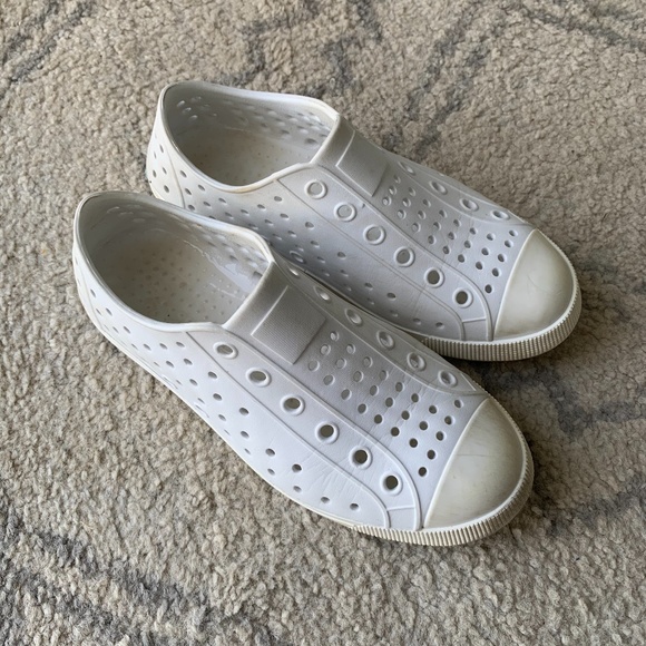 Size 2 Kids Shoes - Picture 1 of 3